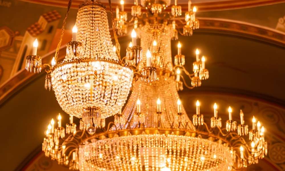 A GLAMOUR WITH CHANDELIER
