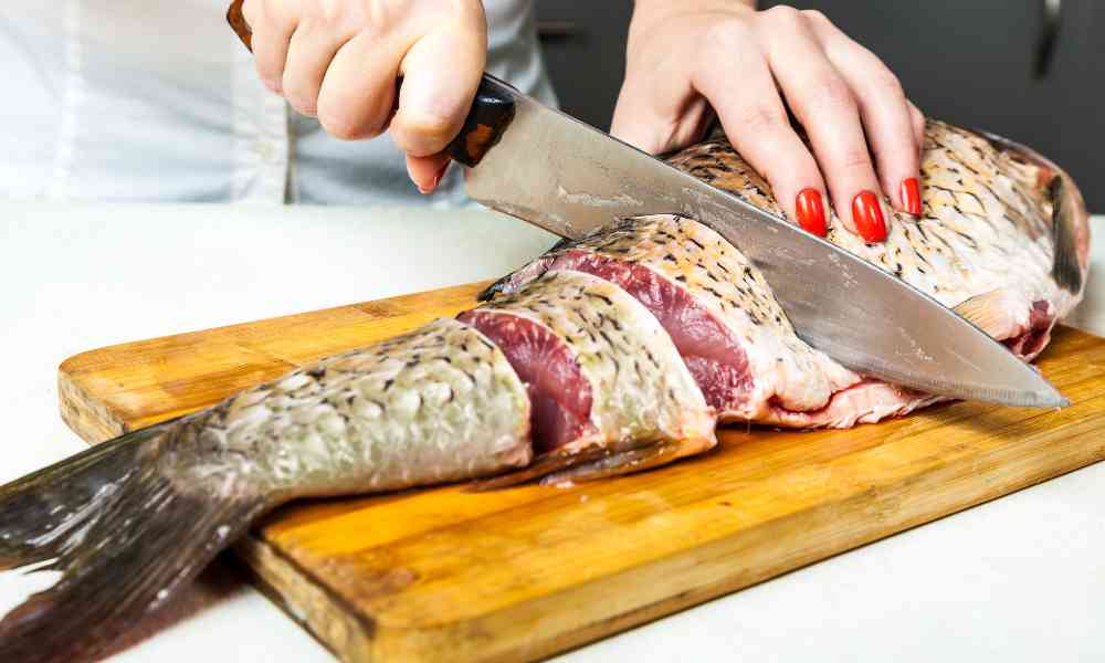 How to cut fish with knife
