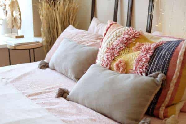 ADD A COLOR WITH PILLOWS AND THROWS