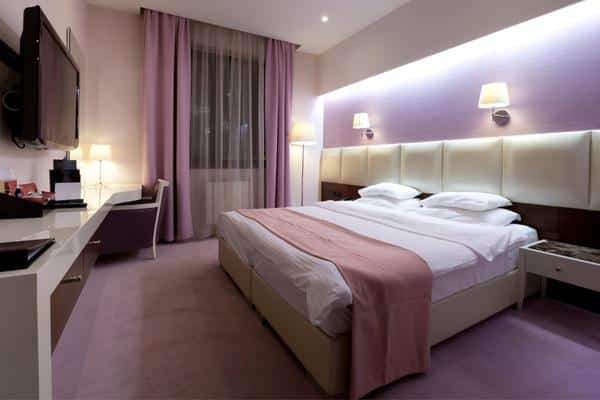 Luxurious Hotel-Style Pillow Arrangement